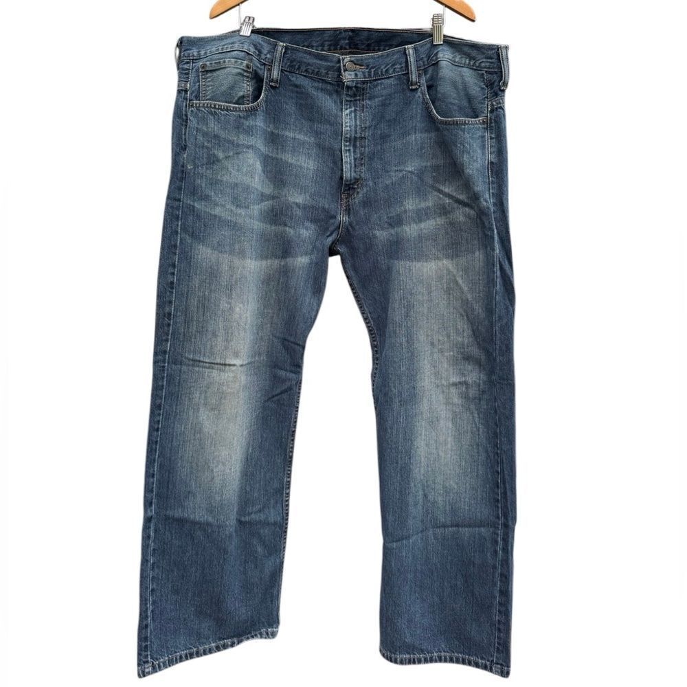 Levi's Strauss Men's 100% Cotton Medium Wash Denim Straight Jeans Size W42L30